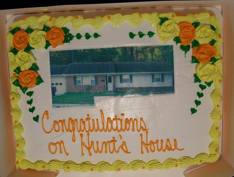 the cake with the house as decoration